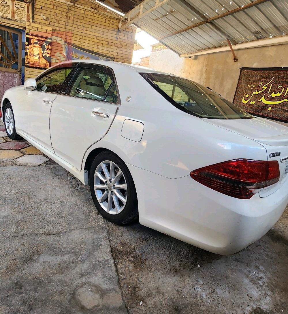 تۆیۆتا کراون